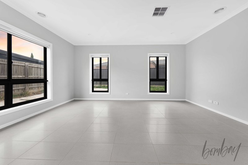 Photo - 67 Holly Drive, Wallan VIC 3756 - Image 17