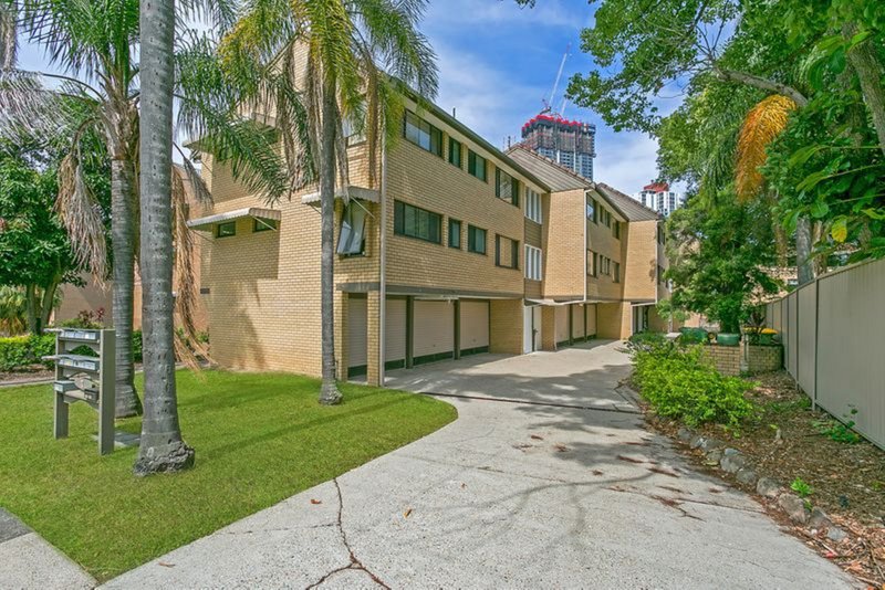 6/7 Lather Street, Southport QLD 4215