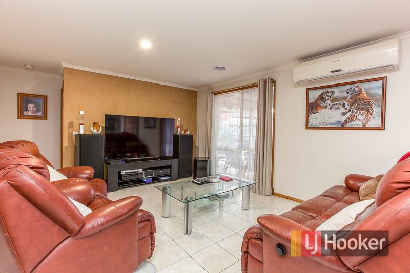 Photo - 67 Laura Drive, Hampton Park VIC 3976 - Image 3