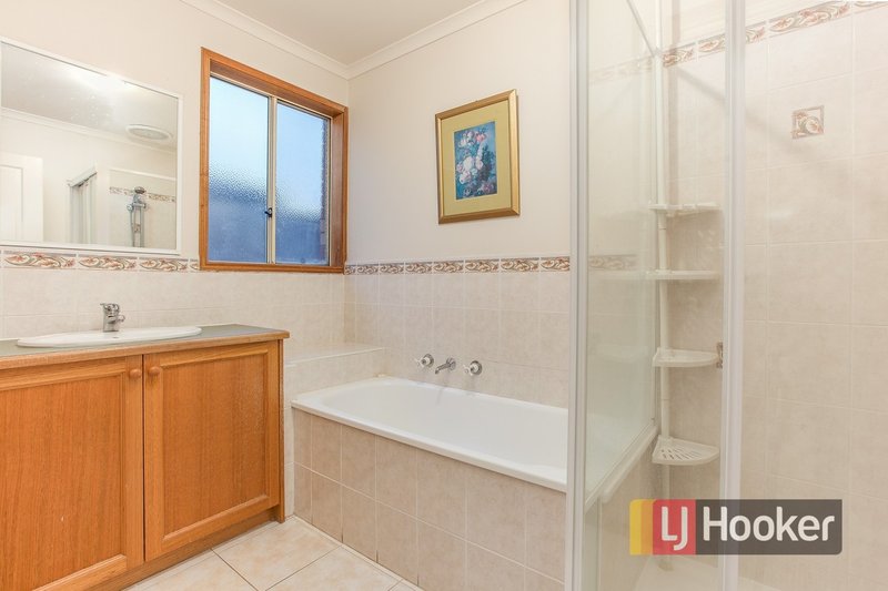 Photo - 67 Laura Drive, Hampton Park VIC 3976 - Image 9