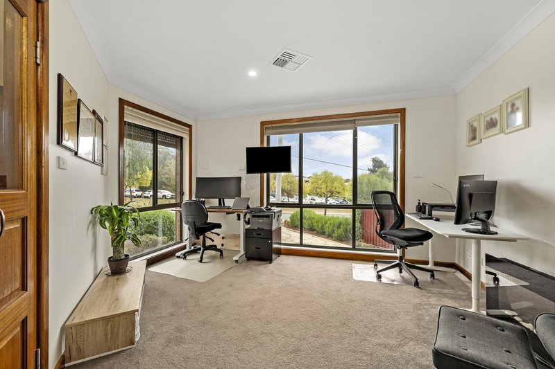 Photo - 67 Maclaurin Crescent, Chifley ACT 2606 - Image 2