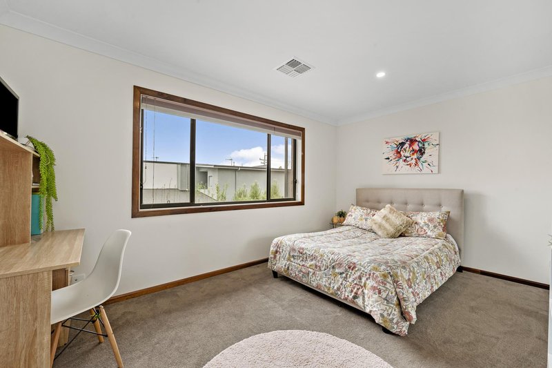 Photo - 67 Maclaurin Crescent, Chifley ACT 2606 - Image 12