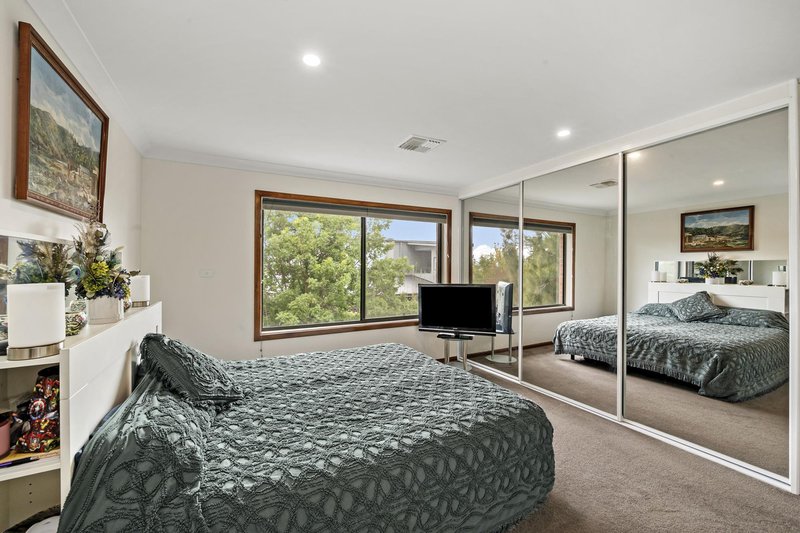 Photo - 67 Maclaurin Crescent, Chifley ACT 2606 - Image 13