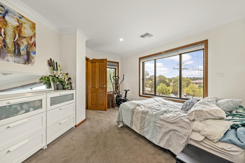 Photo - 67 Maclaurin Crescent, Chifley ACT 2606 - Image 15