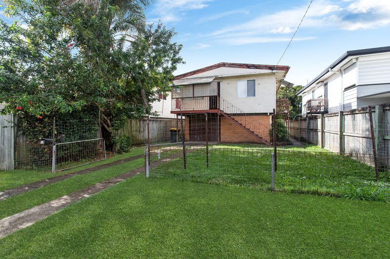 Photo - 67 Moon Street, Caboolture South QLD 4510 - Image 2