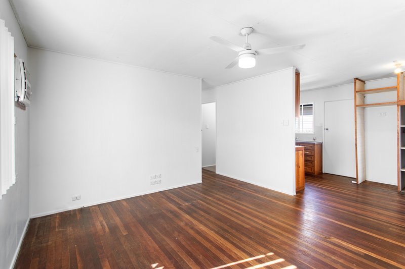 Photo - 67 Moon Street, Caboolture South QLD 4510 - Image 4