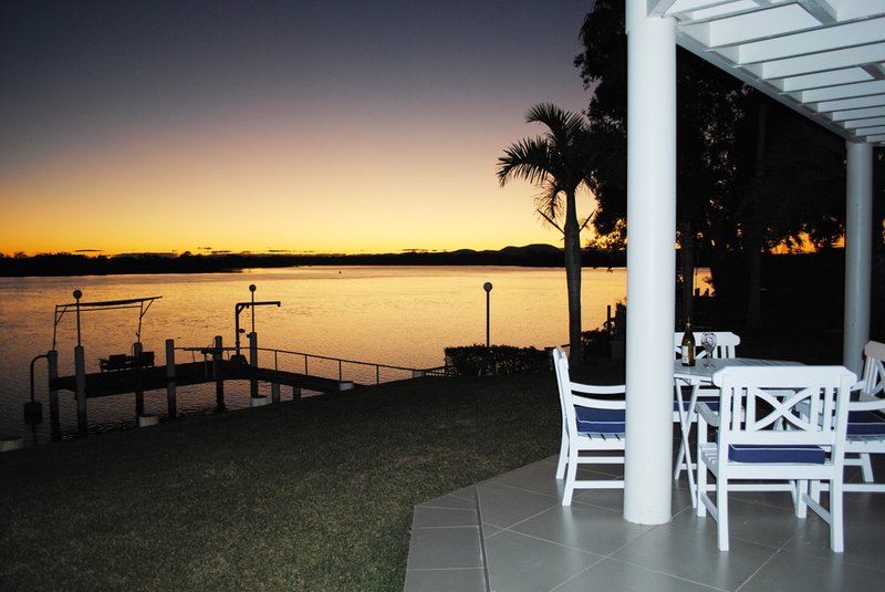 Photo - 67 Riverside Drive, Port Macquarie NSW 2444 - Image 2