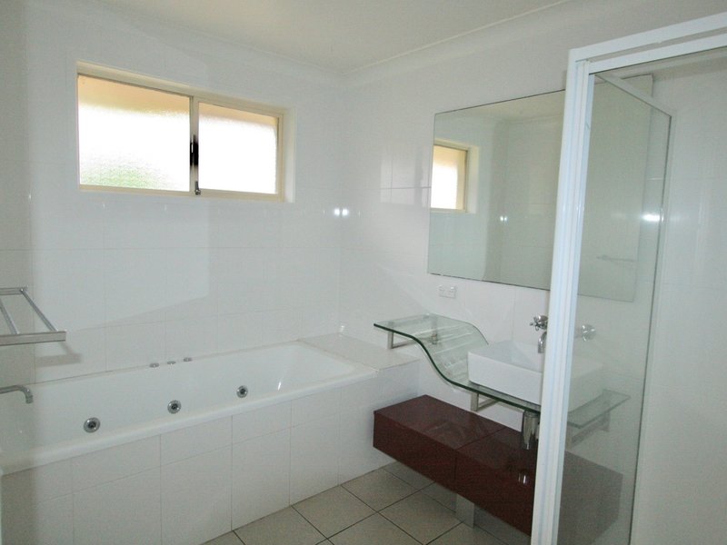 Photo - 67 Riviera Avenue, Tweed Heads West NSW 2485 - Image 9