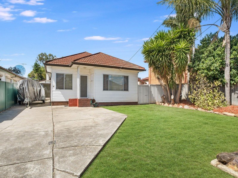 Photo - 67 Robertson Road, Bass Hill NSW 2197 - Image 2