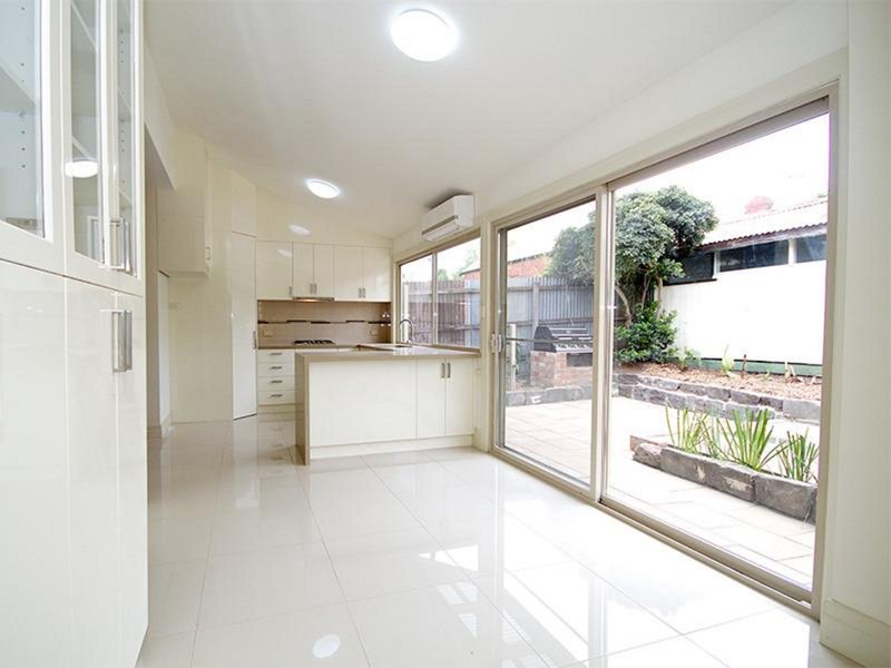 Photo - 67 Roseneath Street, Clifton Hill VIC 3068 - Image 2