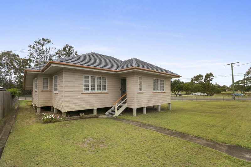 Photo - 67 Stradbroke Avenue, Wynnum QLD 4178 - Image 5