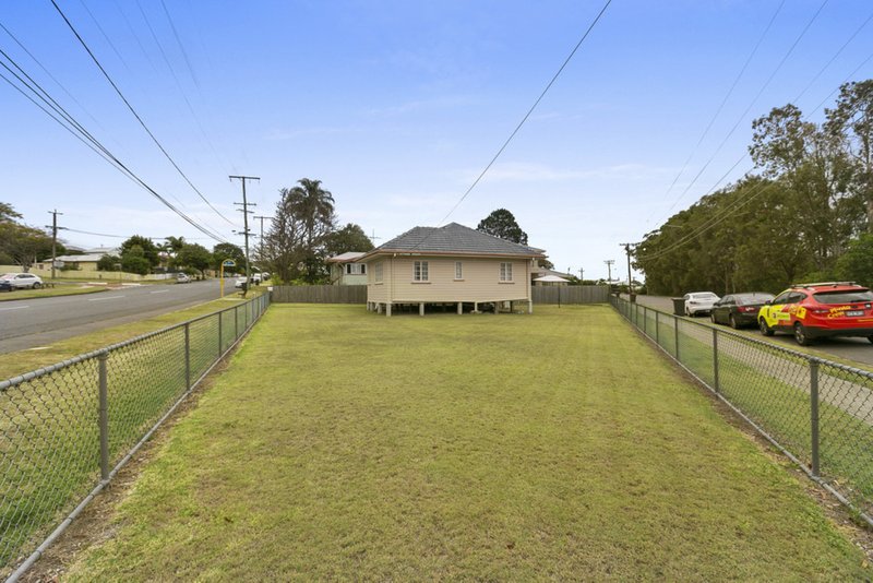 Photo - 67 Stradbroke Avenue, Wynnum QLD 4178 - Image 7