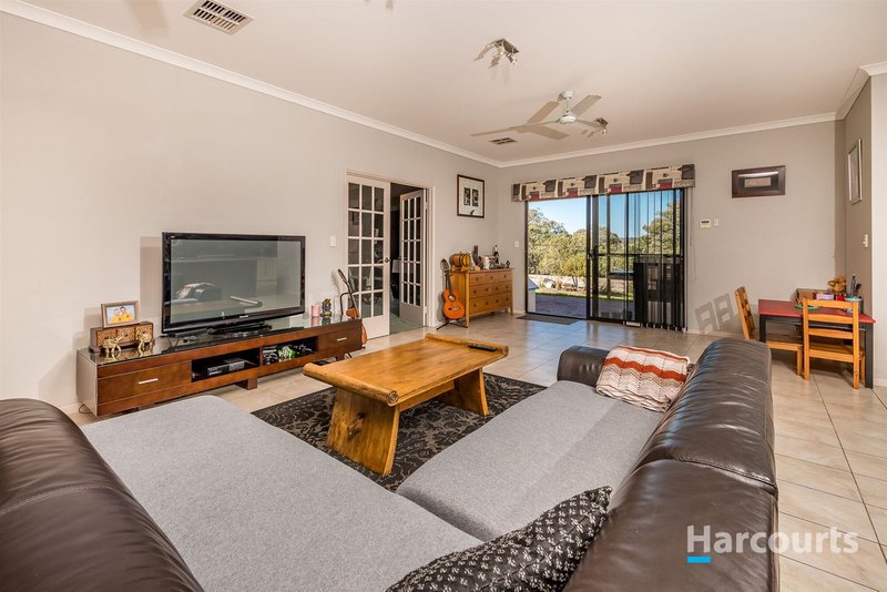 Photo - 67 Sugar Gum Drive, Chittering WA 6084 - Image 4