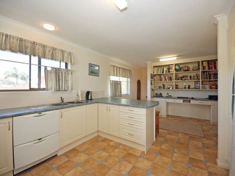 Photo - 67 Sunnyside Road, Newport QLD 4020 - Image 4