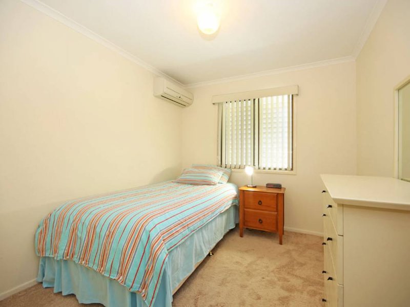 Photo - 67 Sunnyside Road, Newport QLD 4020 - Image 14