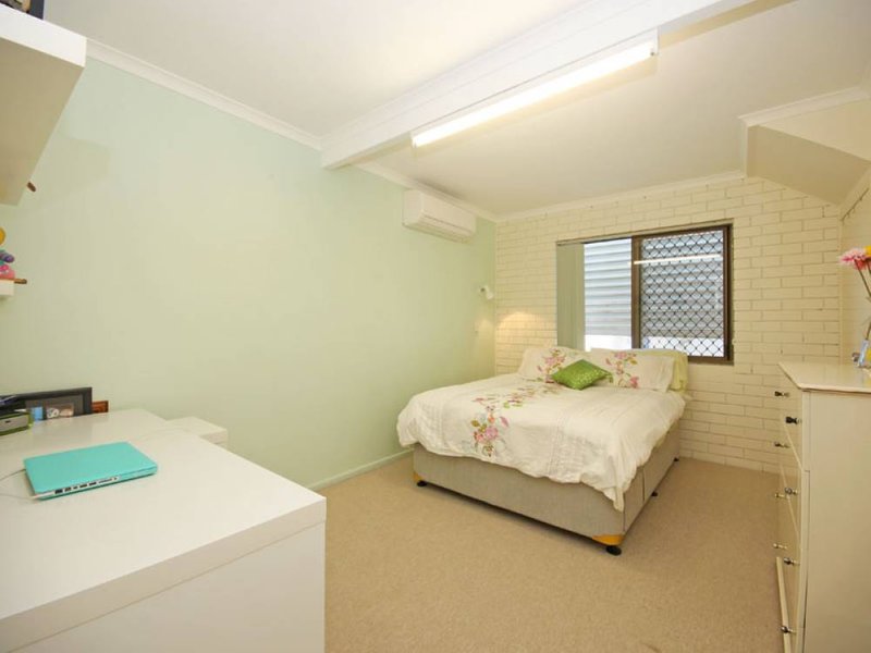 Photo - 67 Sunnyside Road, Newport QLD 4020 - Image 15