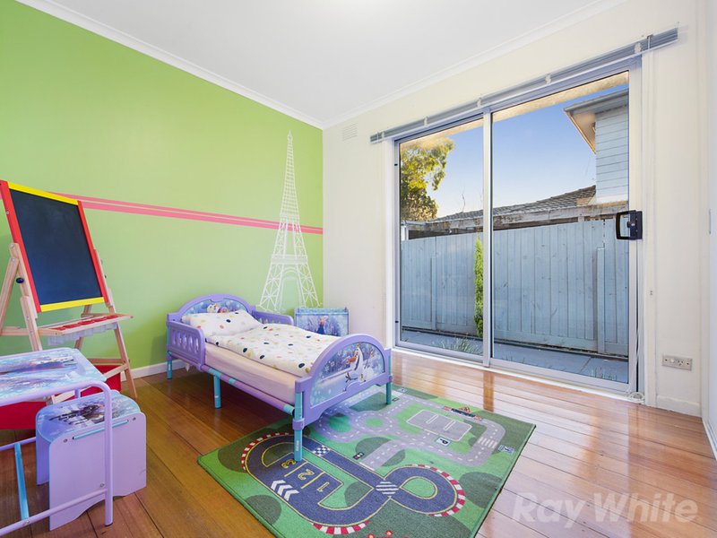 Photo - 67 Tiverton Drive, Mulgrave VIC 3170 - Image 10