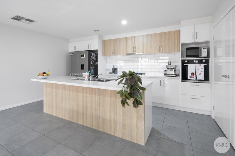 Photo - 67 Willoby Drive, Alfredton VIC 3350 - Image 3