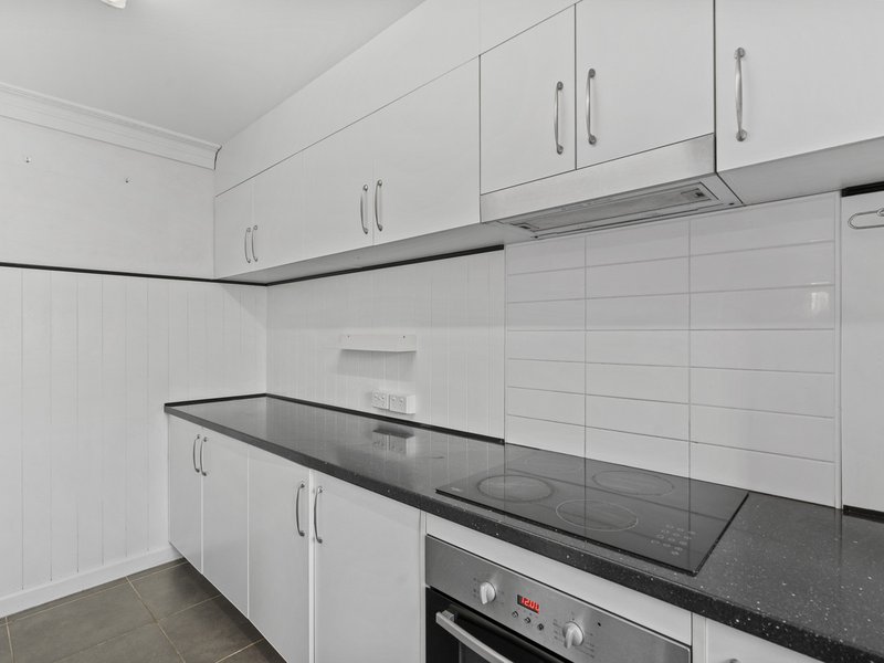 Photo - 6/76 Sackville Street, Greenslopes QLD 4120 - Image 5