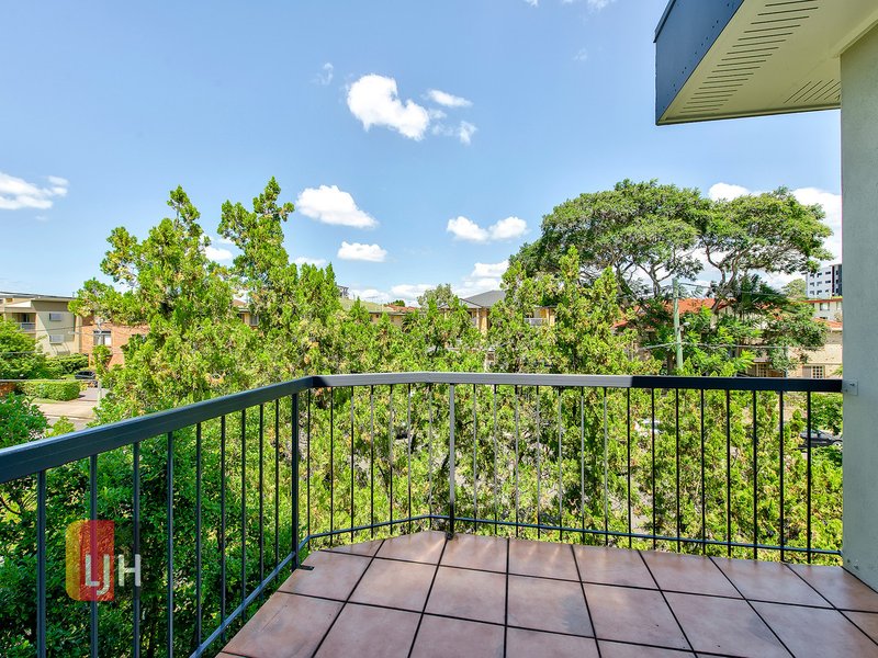 Photo - 6/77 Farnell Street, Chermside QLD 4032 - Image 5