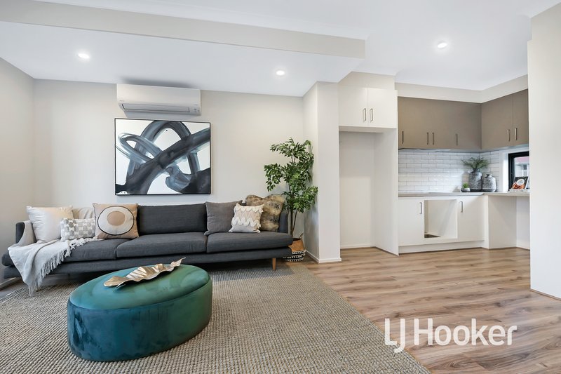 Photo - 67A Somerville Road, Hampton Park VIC 3976 - Image 2