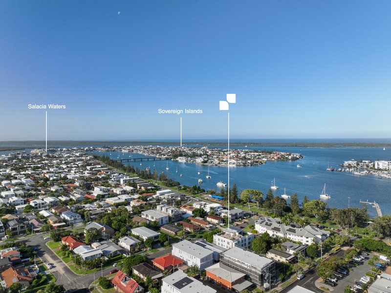 Photo - 6/8-10 Victor Avenue, Paradise Point QLD 4216 - Image 1