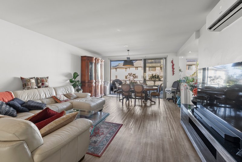 Photo - 6/8-10 Victor Avenue, Paradise Point QLD 4216 - Image 4