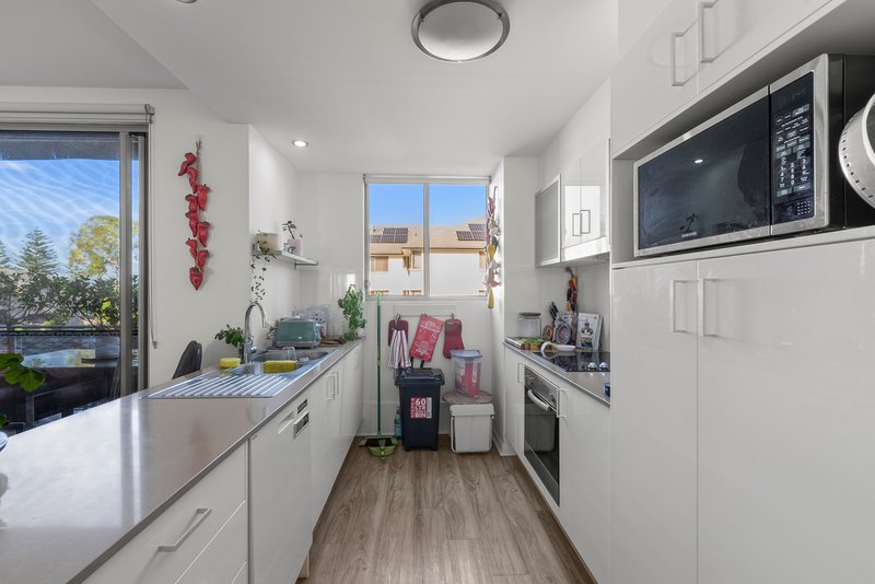Photo - 6/8-10 Victor Avenue, Paradise Point QLD 4216 - Image 7