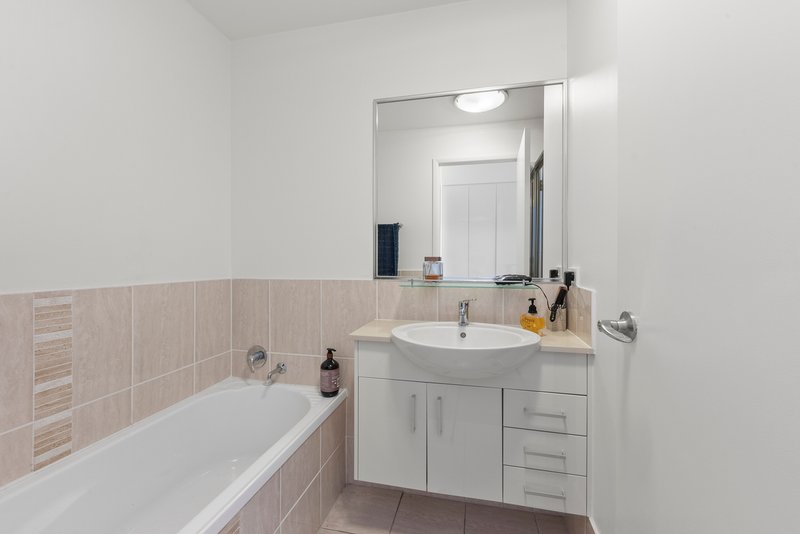 Photo - 6/8-10 Victor Avenue, Paradise Point QLD 4216 - Image 9