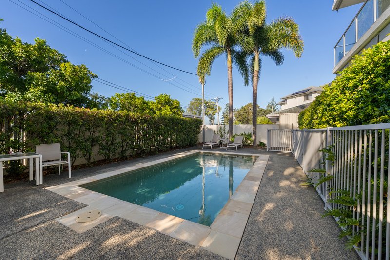 Photo - 6/8-10 Victor Avenue, Paradise Point QLD 4216 - Image 15