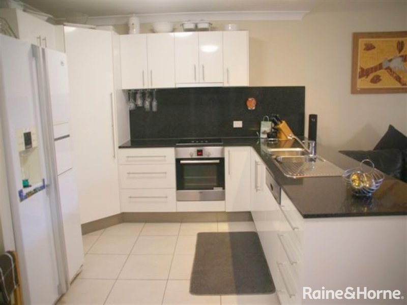 Photo - 6/8 Admiral Drive, Dolphin Heads QLD 4740 - Image 4