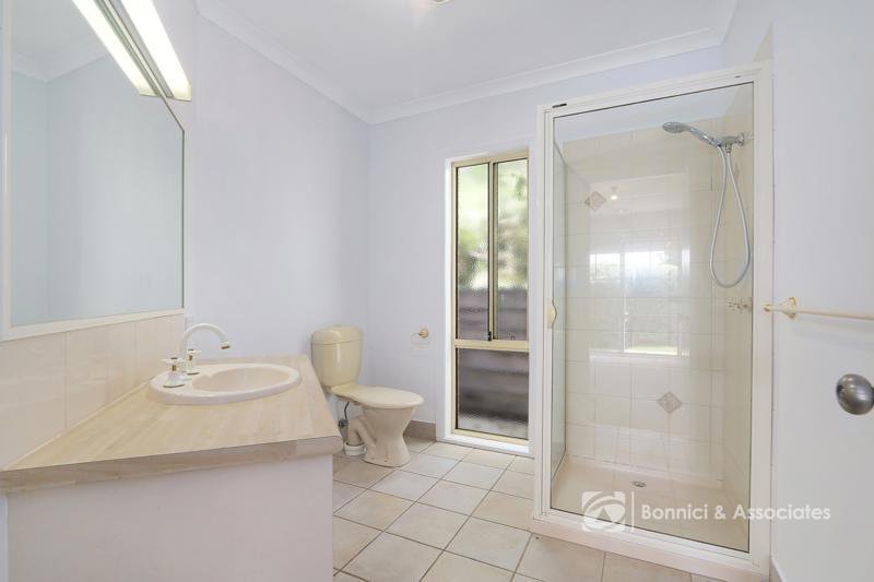 Photo - 68 Avondale Drive, Wodonga VIC 3690 - Image 9