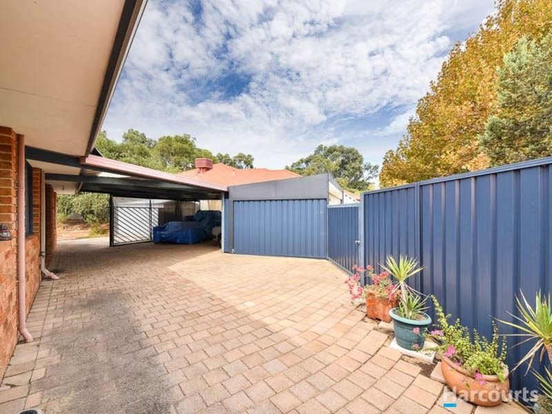 Photo - 68 Aylesford Drive, Marangaroo WA 6064 - Image 2