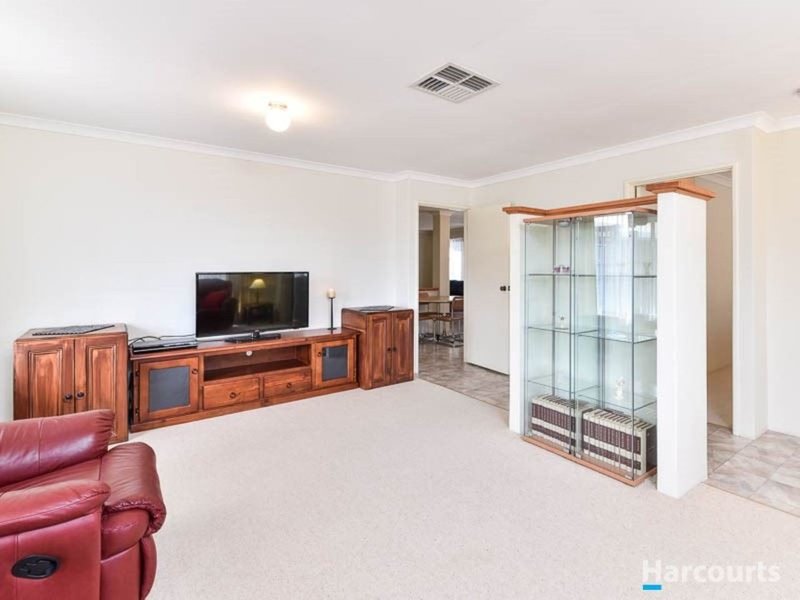 Photo - 68 Aylesford Drive, Marangaroo WA 6064 - Image 6