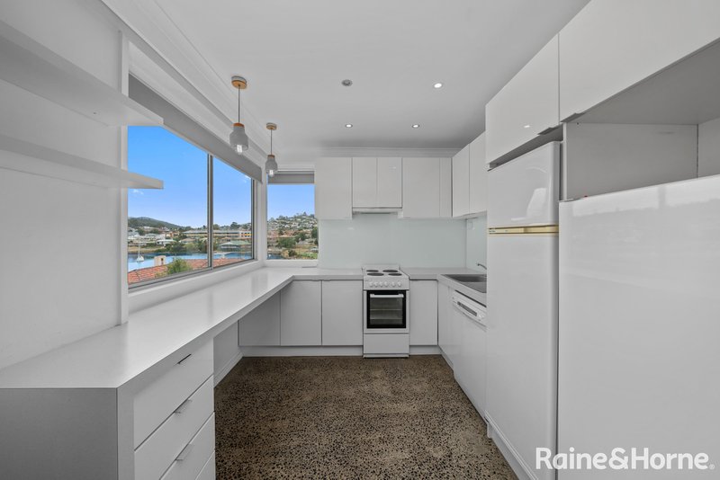 Photo - 6/8 Ballawinnie Road, Lindisfarne TAS 7015 - Image 4