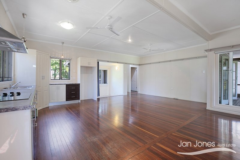 Photo - 68 Bell Street, Clontarf QLD 4019 - Image 3