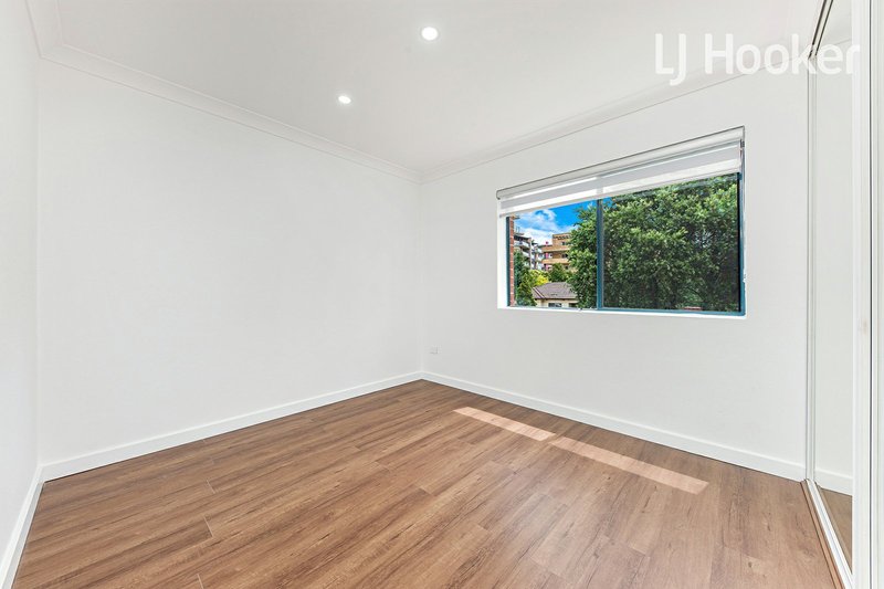 Photo - 6/8 Bigge Street, Warwick Farm NSW 2170 - Image 7