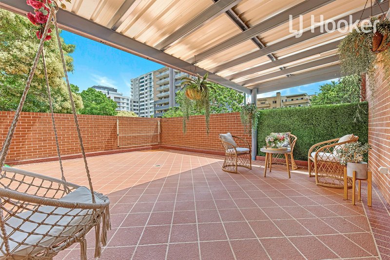 Photo - 6/8 Bigge Street, Warwick Farm NSW 2170 - Image 8