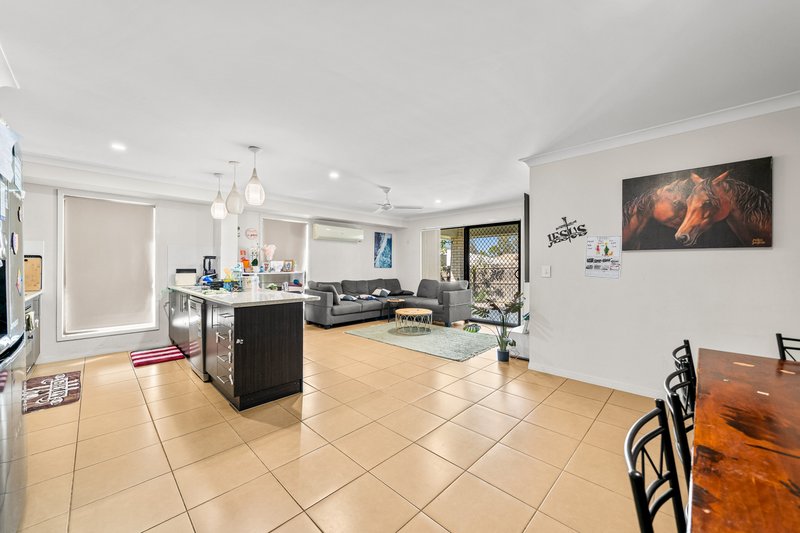 Photo - 68 Blackwell Street, Hillcrest QLD 4118 - Image 3