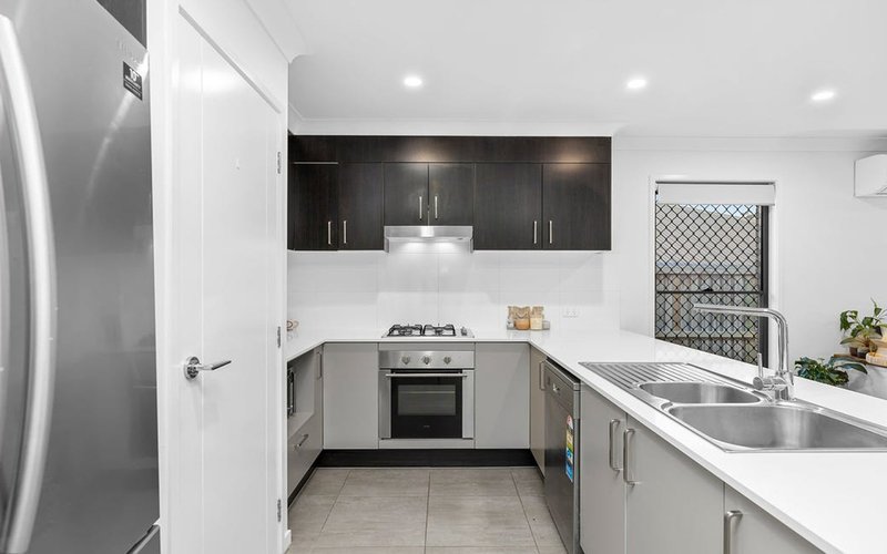 Photo - 68 Brockman Drive, Upper Kedron QLD 4055 - Image 3