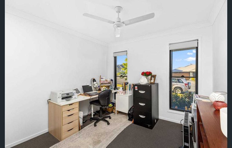 Photo - 68 Brockman Drive, Upper Kedron QLD 4055 - Image 5