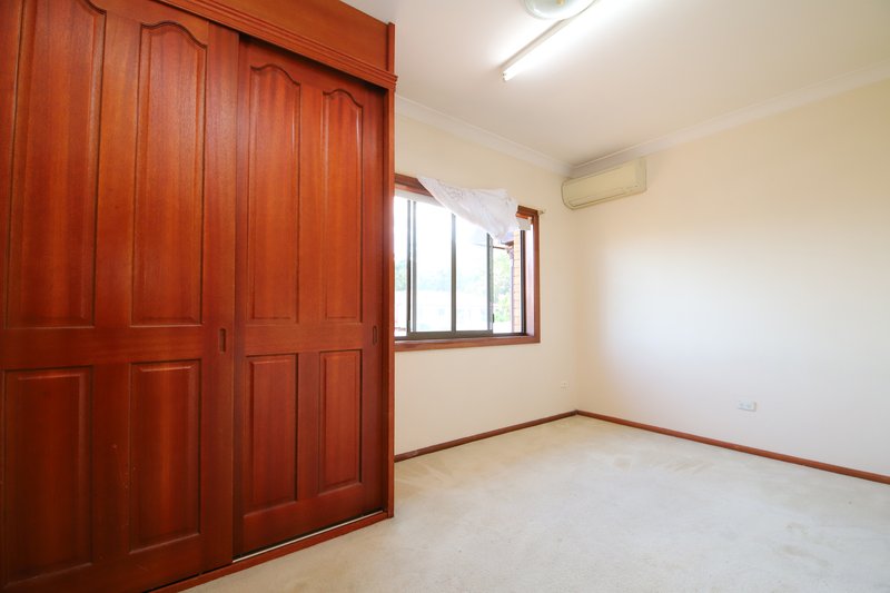 Photo - 68 Carnavon Crescent, Georges Hall NSW 2198 - Image 6