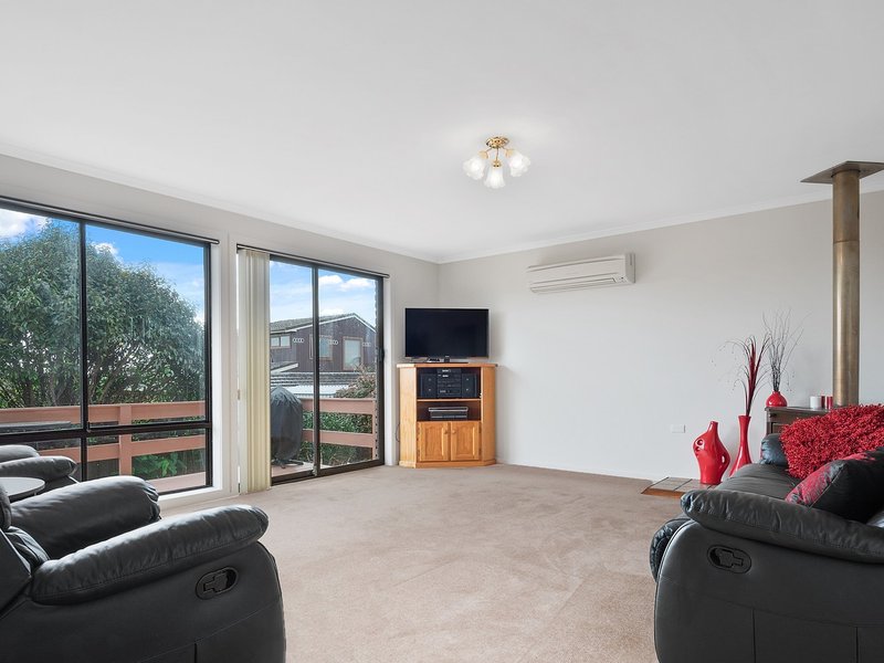 Photo - 68 Colegrave Road, Upper Burnie TAS 7320 - Image 5