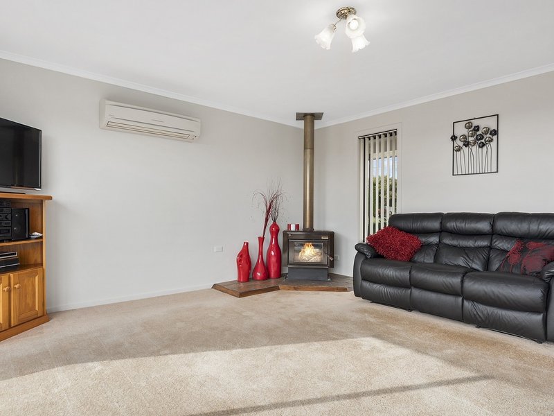 Photo - 68 Colegrave Road, Upper Burnie TAS 7320 - Image 6