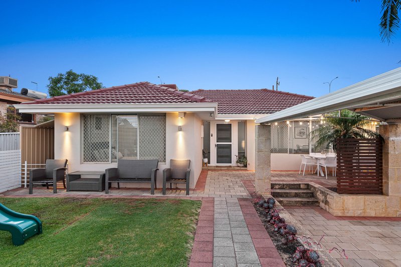 Photo - 68 Davies Crescent, Kardinya WA 6163 - Image 2