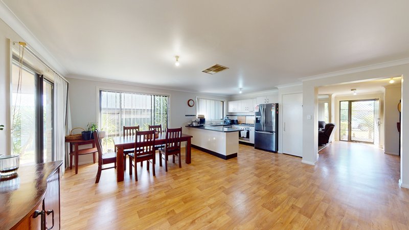 Photo - 68 Dunheved Circle, Dubbo NSW 2830 - Image 5