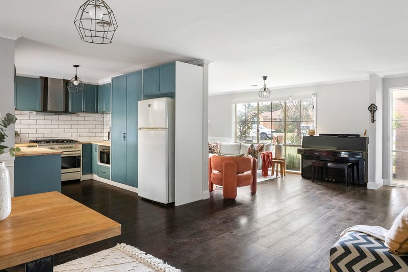 Photo - 68 Ellinbank Crescent, Mornington VIC 3931 - Image 10