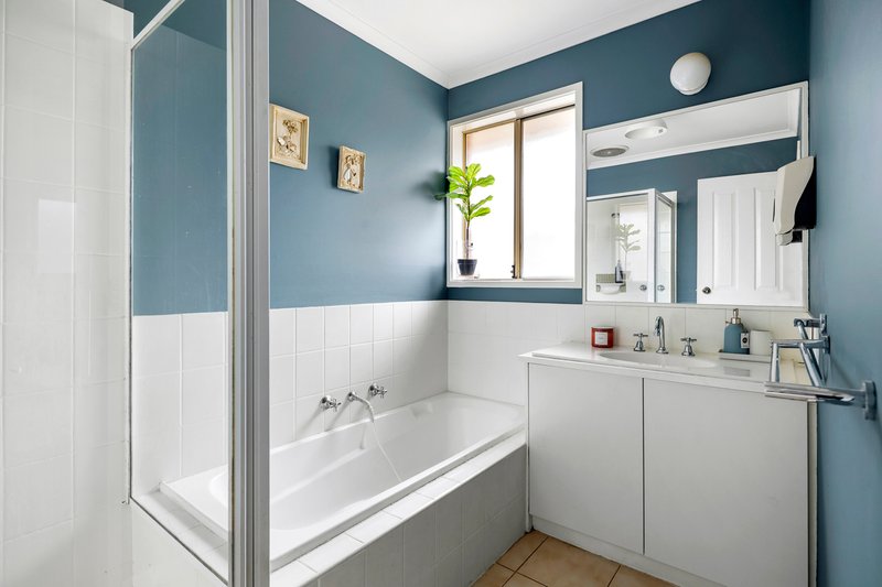 Photo - 68 Ellinbank Crescent, Mornington VIC 3931 - Image 11