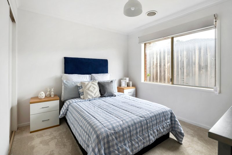 Photo - 68 Ellinbank Crescent, Mornington VIC 3931 - Image 16