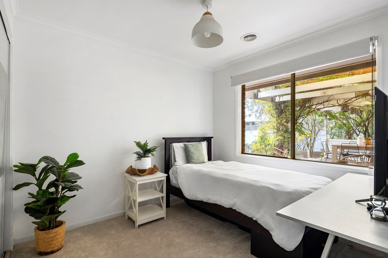 Photo - 68 Ellinbank Crescent, Mornington VIC 3931 - Image 17